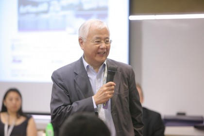 Prof. Roger King spoke at the Roundtable 2009